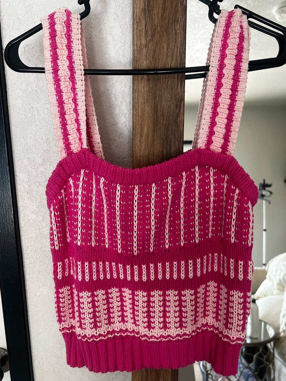 Cropped Knit Tank Top - Picture 2 of 8